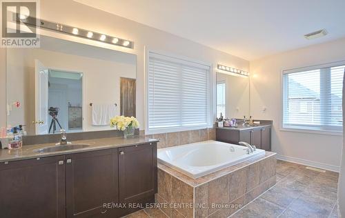 265 Scott Boulevard, Milton, ON - Indoor Photo Showing Bathroom