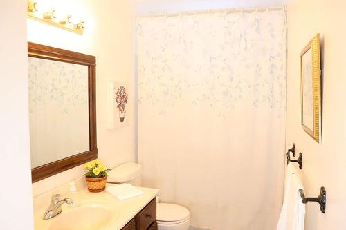 2782 20Th Street, Lister, BC - Indoor Photo Showing Bathroom