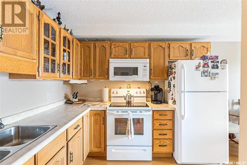 106 42 27Th Street E, Prince Albert, SK - Indoor Photo Showing Kitchen