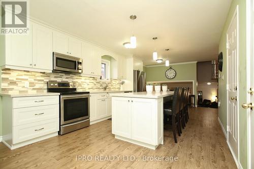 57 Bushford St, Clarington, ON - Indoor Photo Showing Kitchen With Upgraded Kitchen