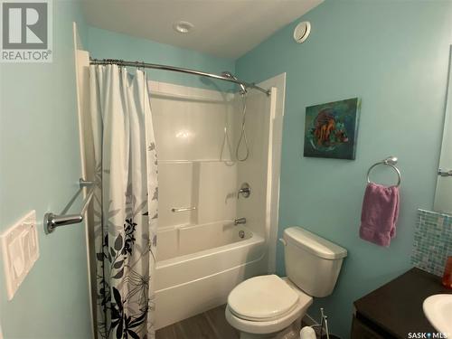 18 Chinook Place, Maple Creek, SK - Indoor Photo Showing Bathroom