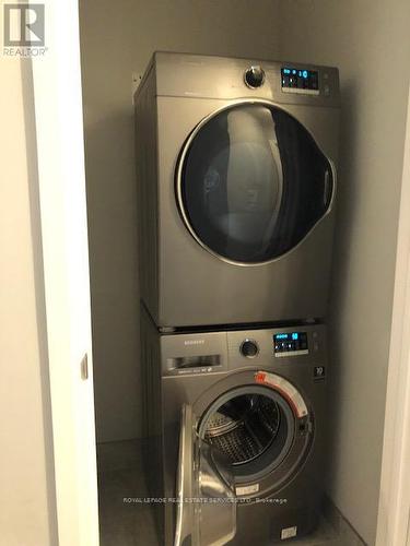 32 Aqua Lane, Hamilton, ON - Indoor Photo Showing Laundry Room