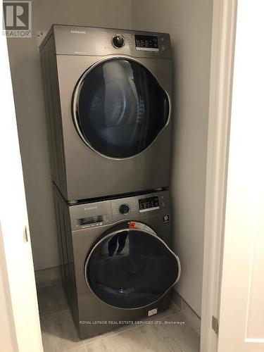 32 Aqua Lane, Hamilton, ON - Indoor Photo Showing Laundry Room