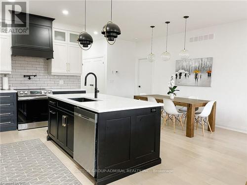 126 Kensington Street, Welland, ON - Indoor Photo Showing Kitchen With Upgraded Kitchen