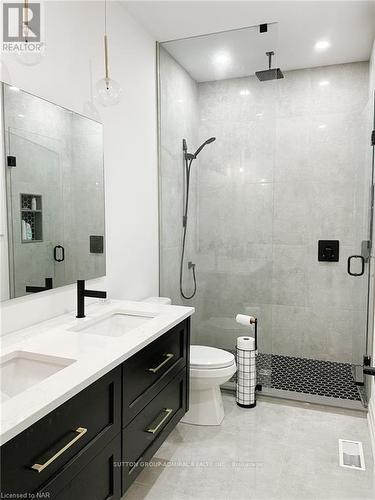 126 Kensington Street, Welland, ON - Indoor Photo Showing Bathroom