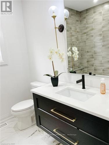 126 Kensington Street, Welland, ON - Indoor Photo Showing Bathroom