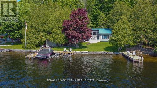 33 Pineway Crt, Galway-Cavendish And Harvey, ON - Outdoor With Body Of Water