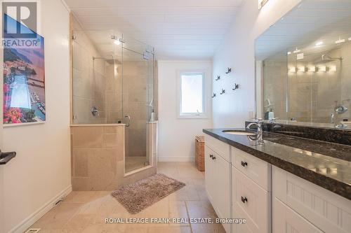 33 Pineway Crt, Galway-Cavendish And Harvey, ON - Indoor Photo Showing Bathroom