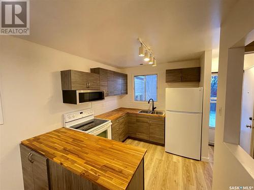 138 Turner Crescent, Regina, SK - Indoor Photo Showing Kitchen With Double Sink