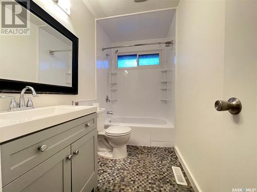 138 Turner Crescent, Regina, SK - Indoor Photo Showing Bathroom