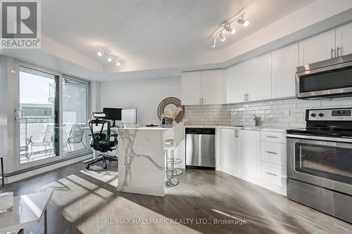919 - 410 Queens Quay W, Toronto, ON - Indoor Photo Showing Kitchen With Upgraded Kitchen