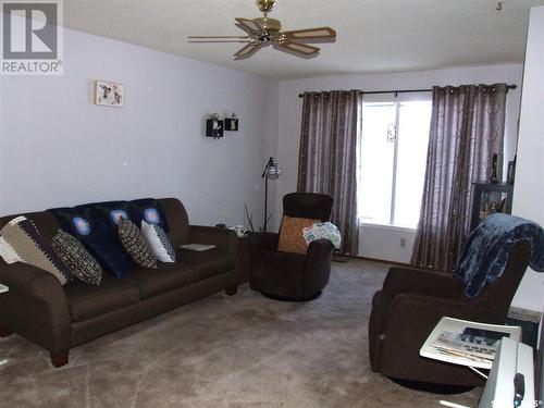 308 4Th Street W, Leader, SK - Indoor Photo Showing Living Room
