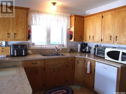 308 4Th Street W, Leader, SK - Indoor Photo Showing Kitchen With Double Sink