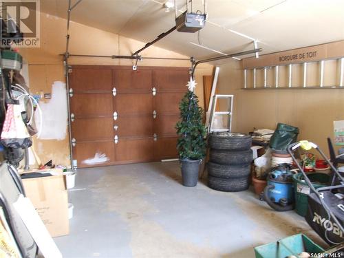 308 4Th Street W, Leader, SK - Indoor Photo Showing Garage