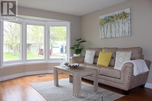 458 Midwood Crescent, Waterloo, ON - Indoor Photo Showing Living Room
