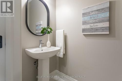 10 Cedar Terr, Thames Centre, ON - Indoor Photo Showing Bathroom