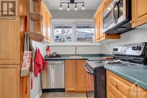 1331 Bloomsbury Crescent, Ottawa, ON - Indoor Photo Showing Kitchen