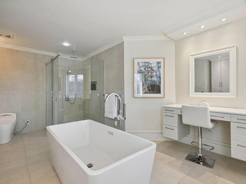 Salle de bains attenante Ã  la CCP - 303A Brighton Drive, Beaconsfield, QC - Indoor Photo Showing Bathroom