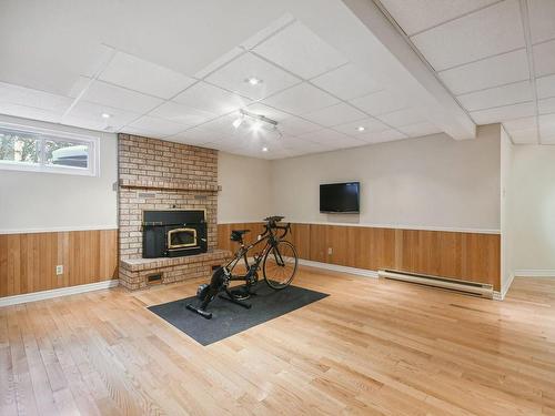 Salle de jeux - 303A Brighton Drive, Beaconsfield, QC - Indoor With Fireplace