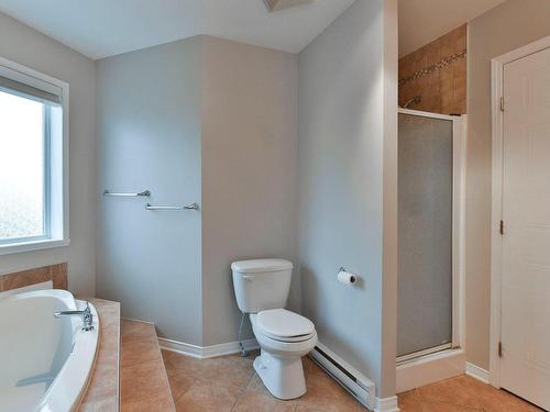 Salle de bains - 43 Rue Laliberté, Saint-Roch-De-L'Achigan, QC - Indoor Photo Showing Bathroom