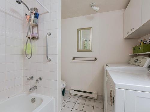 Bathroom - 2-79 Rue Reid, Saint-Lambert, QC - Indoor Photo Showing Bathroom