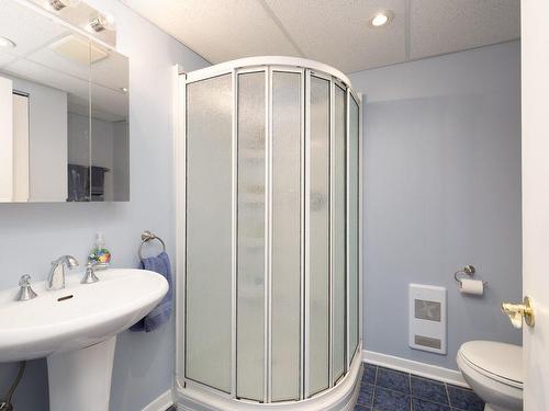 Bathroom - 240 Boul. Pine Beach, Dorval, QC - Indoor Photo Showing Bathroom