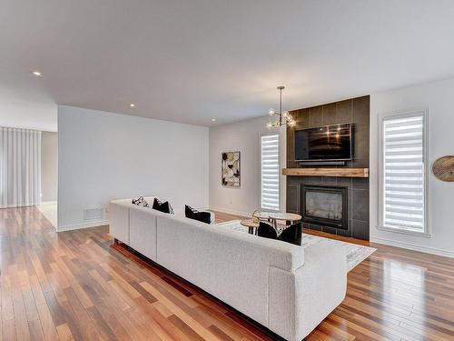 Living room - 115 Rue De La Terre-De-Feu, La Prairie, QC - Indoor Photo Showing Living Room With Fireplace