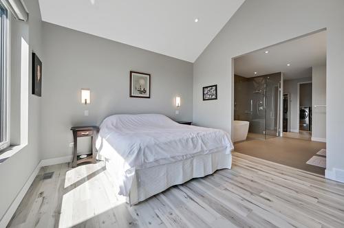 2619 Brewer Ridge Rise, Invermere, BC - Indoor Photo Showing Bedroom