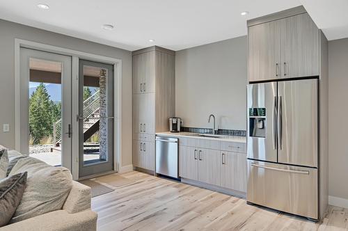 2619 Brewer Ridge Rise, Invermere, BC - Indoor Photo Showing Kitchen