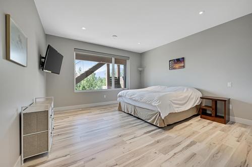 2619 Brewer Ridge Rise, Invermere, BC - Indoor Photo Showing Bedroom