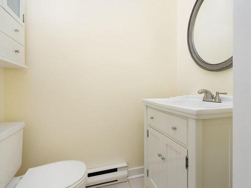 Powder room - 80 Av. Portway, Pointe-Claire, QC - Indoor Photo Showing Bathroom
