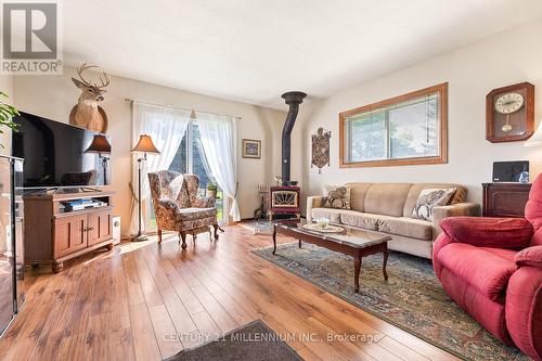 6529 6Th Line, New Tecumseth, ON - Indoor Photo Showing Living Room