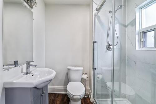 1164 King Street E, Hamilton, ON - Indoor Photo Showing Bathroom