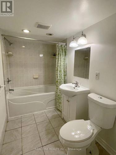 6972 Cordingley Cres, Mississauga, ON - Indoor Photo Showing Bathroom
