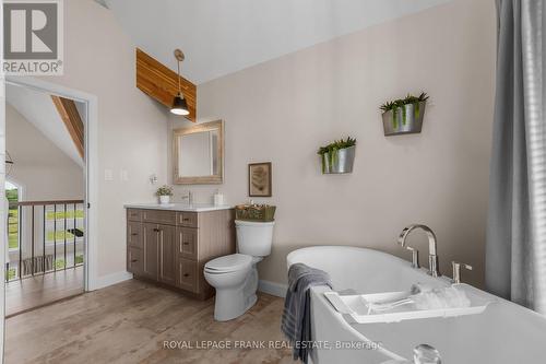 20851 Loyalist Pkwy, Prince Edward County, ON - Indoor Photo Showing Bathroom