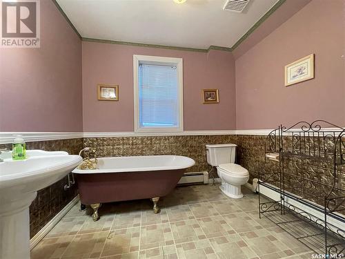 2230 Rose Street, Regina, SK - Indoor Photo Showing Bathroom