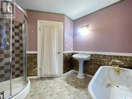 2230 Rose Street, Regina, SK - Indoor Photo Showing Bathroom
