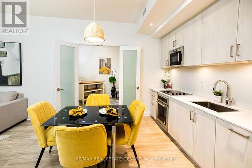 #424 -280 Howland Ave, Toronto, ON - Indoor Photo Showing Kitchen
