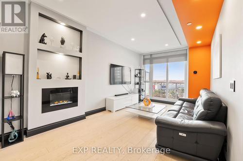 #538 -9471 Yonge St, Richmond Hill, ON - Indoor Photo Showing Living Room With Fireplace
