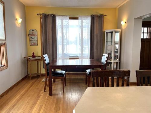 111 River Ave E, Rainy River, ON - Indoor Photo Showing Dining Room