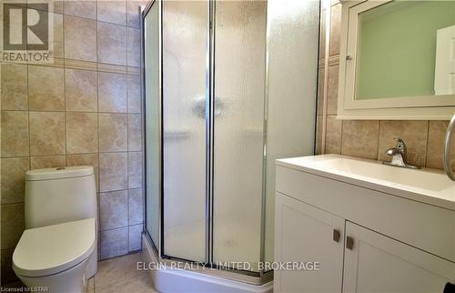 105 Dufferin Street, Central Elgin, ON - Indoor Photo Showing Bathroom