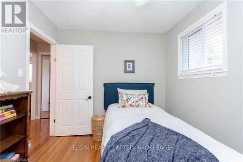 105 Dufferin St, Central Elgin, ON - Indoor Photo Showing Bedroom