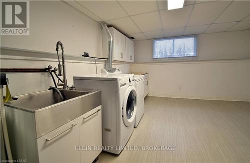 105 Dufferin St, Central Elgin, ON - Indoor Photo Showing Laundry Room