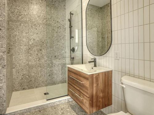 Bathroom - 5-383 Rue St-Zotique E., Montréal (Rosemont/La Petite-Patrie), QC - Indoor Photo Showing Bathroom