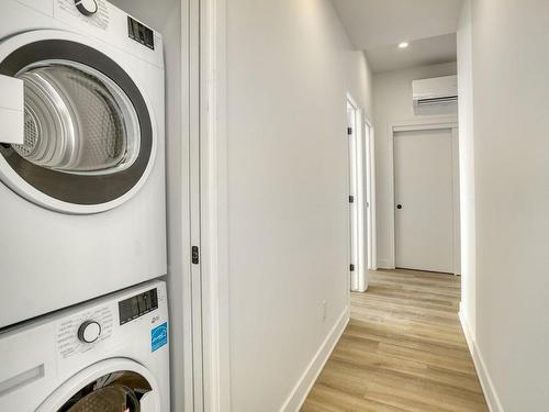 Laundry room - 5-383 Rue St-Zotique E., Montréal (Rosemont/La Petite-Patrie), QC - Indoor Photo Showing Laundry Room