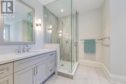 367 Maple Grove Dr, Oakville, ON - Indoor Photo Showing Bathroom