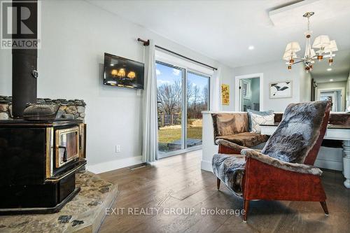 27 Greenway Circle, Brighton, ON - Indoor Photo Showing Living Room
