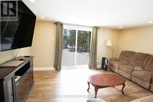 702 Hybla Rd, Bancroft, ON - Indoor Photo Showing Living Room