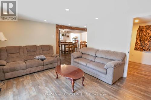 702 Hybla Road, Bancroft, ON - Indoor Photo Showing Living Room