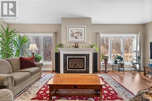 87 Butlers Drive N, Fort Erie, ON - Indoor Photo Showing Living Room With Fireplace